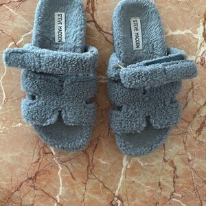 Steve Madden Gray Fuzzy Slippers Plush Comfort in blue